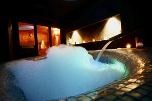 Espace de soins pour les couples, sauna, bain à remous, hammam