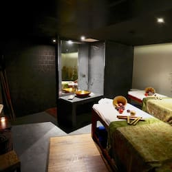 Couples treatment room(s), sauna, hot tub, steam room, body treatments
