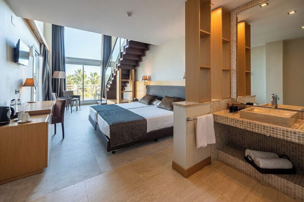 Minibar, in-room safe, desk, laptop workspace