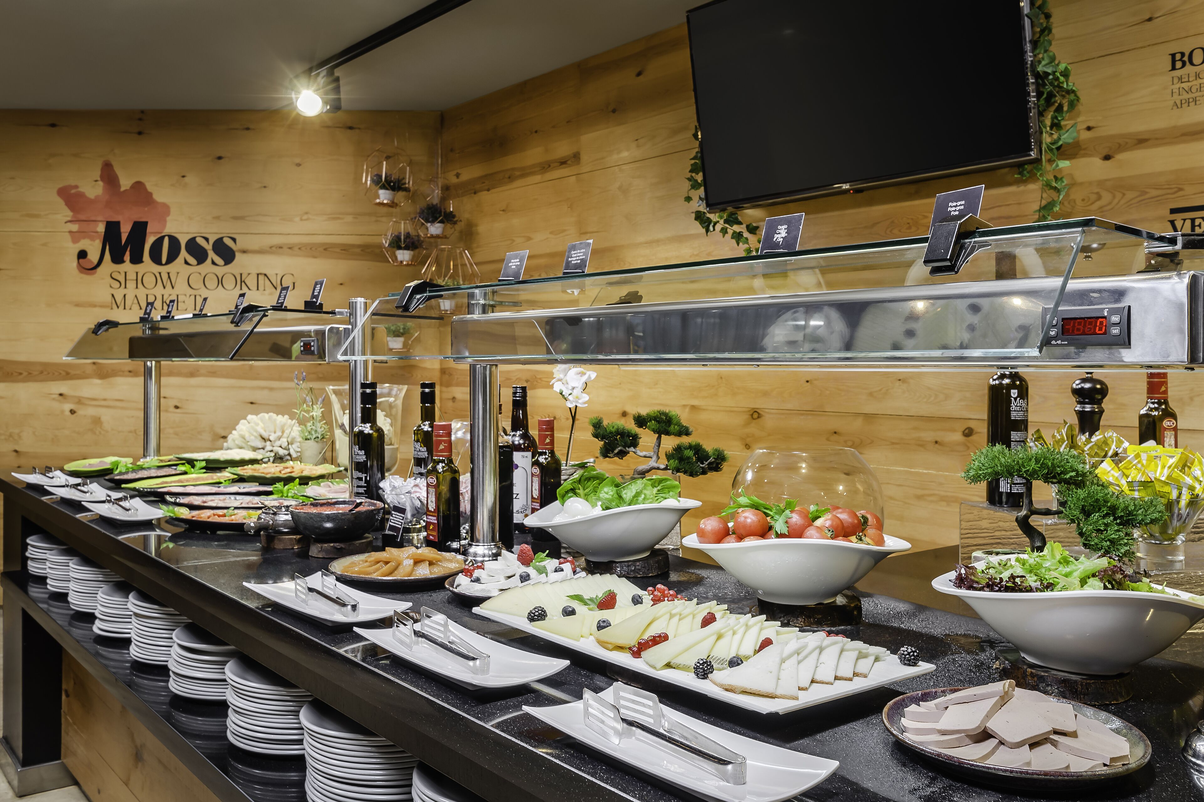 breakfast, lunch, dinner served; asian cuisine