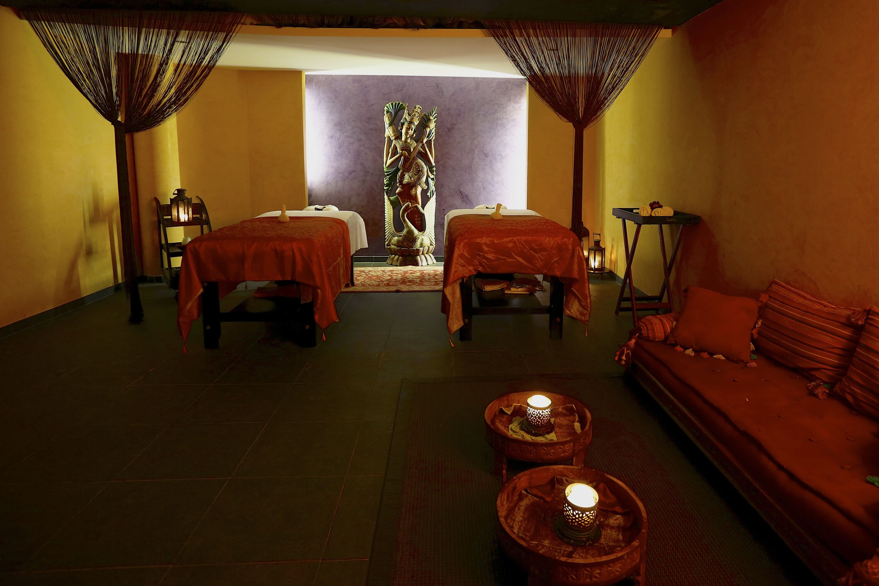 couples treatment room(s), sauna, hot tub, steam room, body treatments