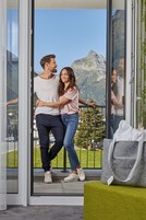 高级双人房 | 起居区 | 平板电视