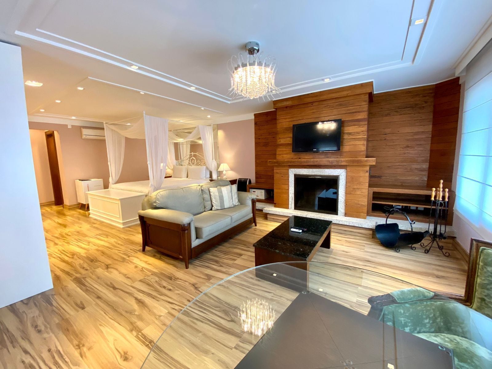 Minibar, caja de seguridad en la habitación y sistema de insonorización 