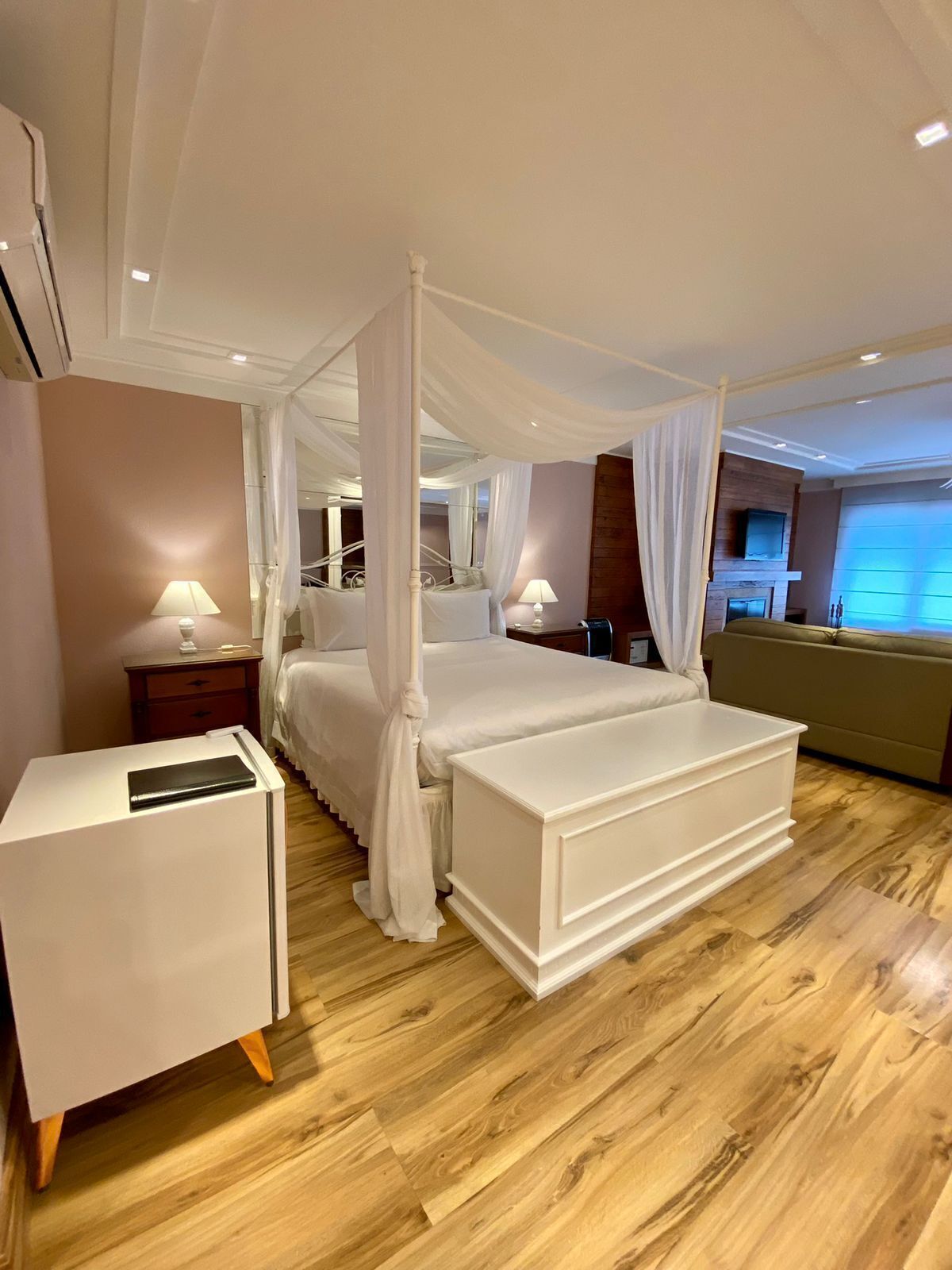 Minibar, in-room safe, soundproofing, free WiFi
