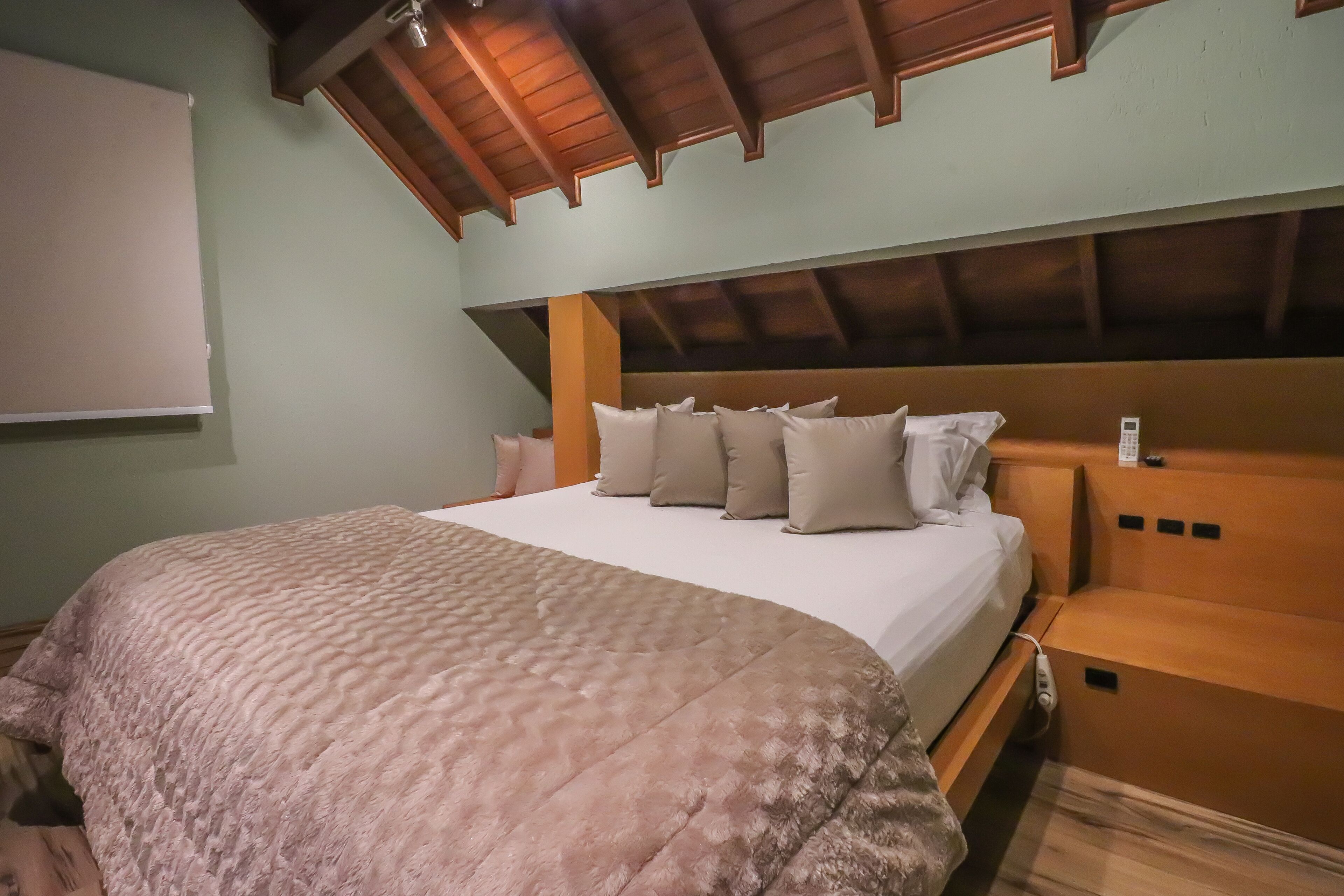 Minibar, in-room safe, soundproofing, free WiFi