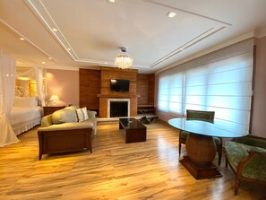 Romantic Studio Suite | Living area - Pousada Ares da Serra - Centro (Gramado)