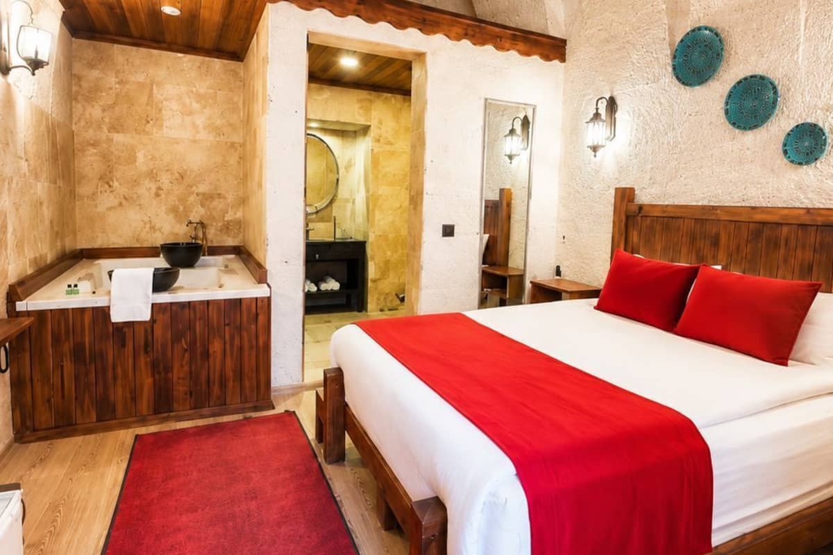Junior Room, Hot Tub | 1 bedroom, Egyptian cotton sheets, premium bedding