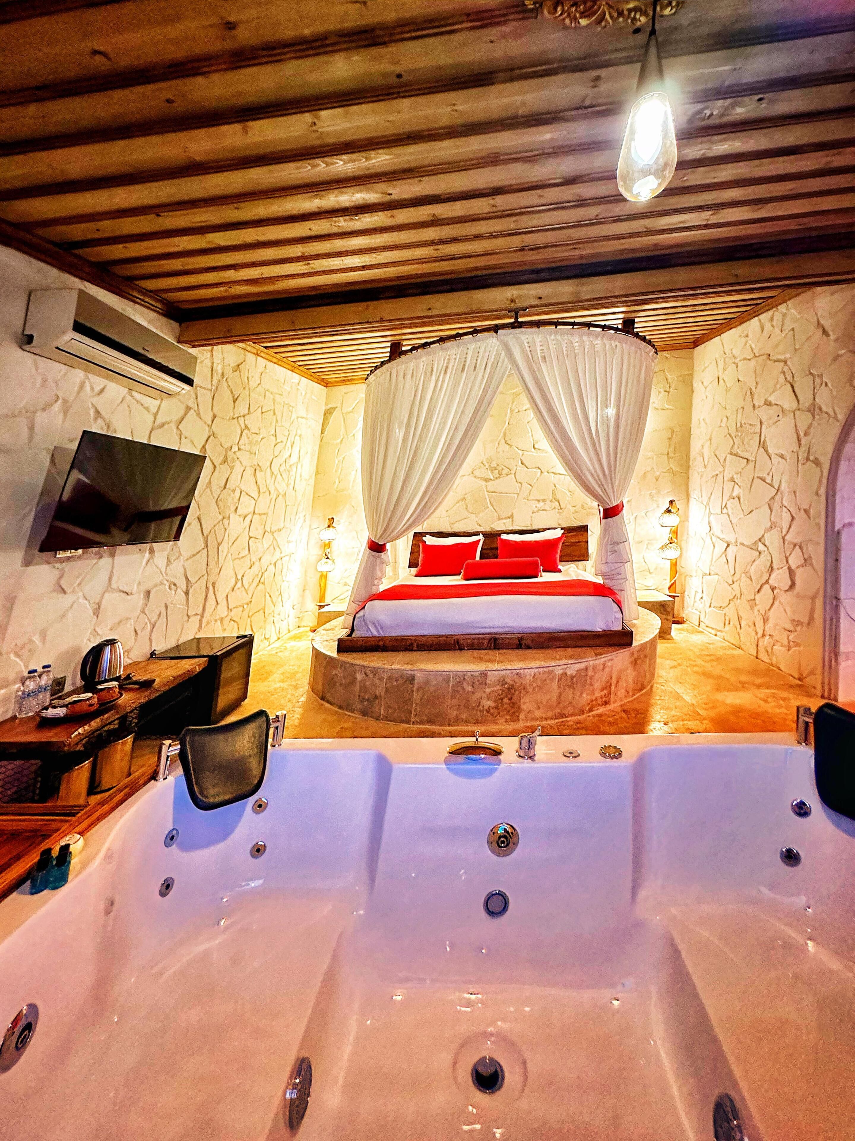 Exclusive Suite, Private Pool | 1 bedroom, Egyptian cotton sheets, premium bedding