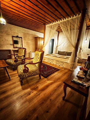 精品客房, 按摩浴缸 | 1 多间卧室、埃及棉床单、高档床上用品、特色装修