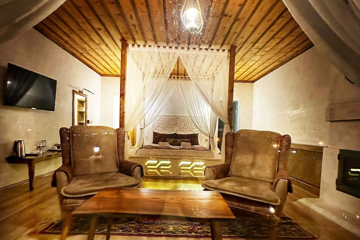 Elite Room, Fireplace | 1 bedroom, Egyptian cotton sheets, premium bedding