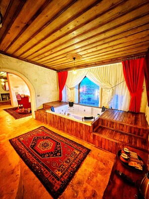 Suite Eksklusif, kolam renang pribadi | 1 kamar tidur, seprai katun Mesir, dan seprai premium