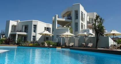 Diaz 15 House on the Bay