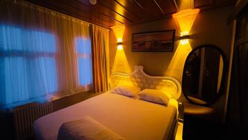 Habitación estándar doble | Escritorio, sistema de insonorización, tabla de planchar con plancha