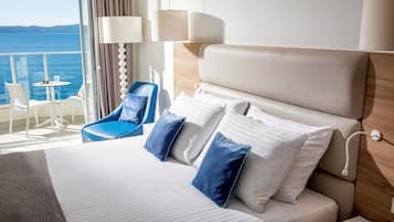 Hypo-allergenic bedding, minibar, in-room safe, blackout curtains