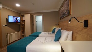 Free minibar items, in-room safe, desk, soundproofing - The Marist Hotel Kadikoy (Istanbul)