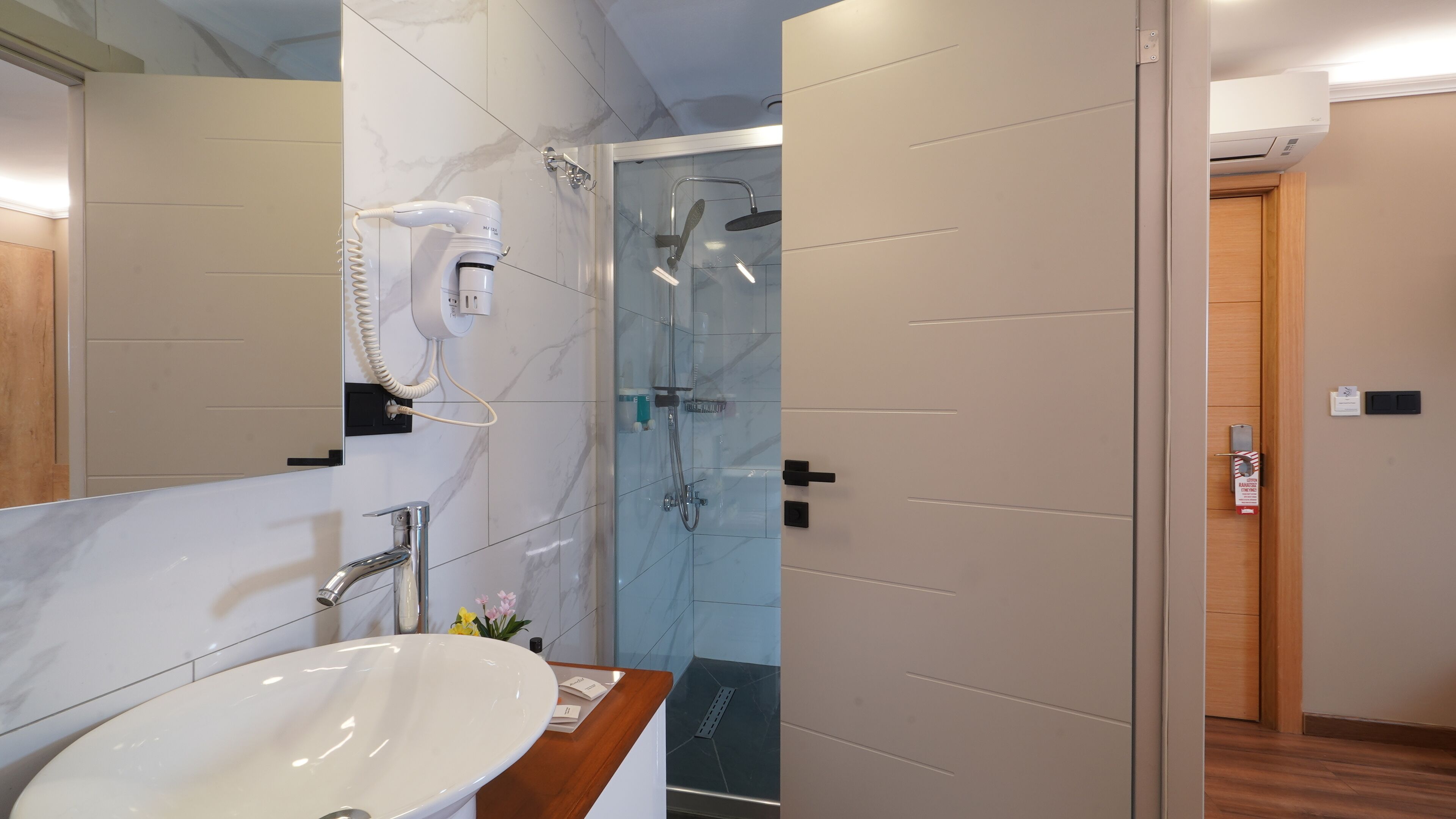 deluxe double room | bathroom | shower, free toiletries, hair dryer, slippers