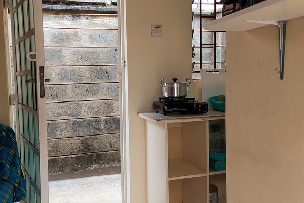 Economy Single Room | Private kitchen | Shared fridge, microwave, stovetop, cookware/dishes/utensils