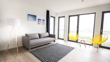 Apartment, 3 Bedrooms, Balcony, Canal View | Living area