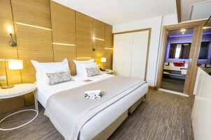 Deluxe Suite, City View | Premium bedding, Tempur-Pedic beds, minibar, in-room safe