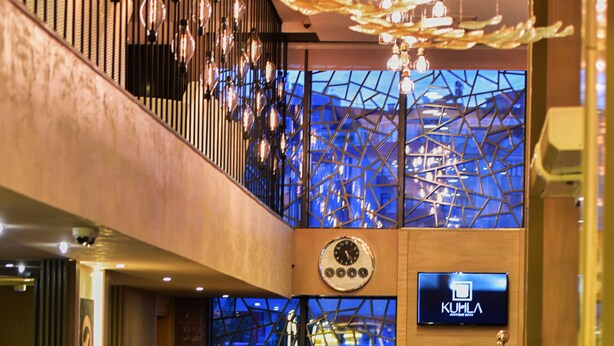 Lobby-lounge