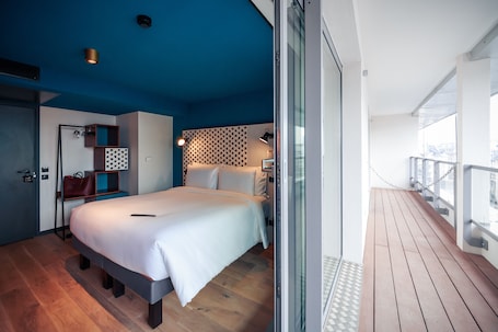 Habitación clásica con 1 cama matrimonial o 2 individuales (Cool Boma) | Artículos del minibar gratis y caja de seguridad en la habitación
