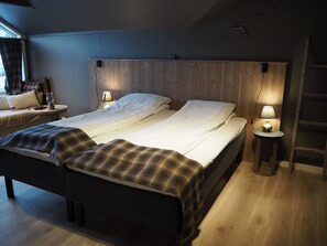 Basic dubbelrum | Mörkläggningsgardiner, extrasängar, gratis wi-fi och sängkläder