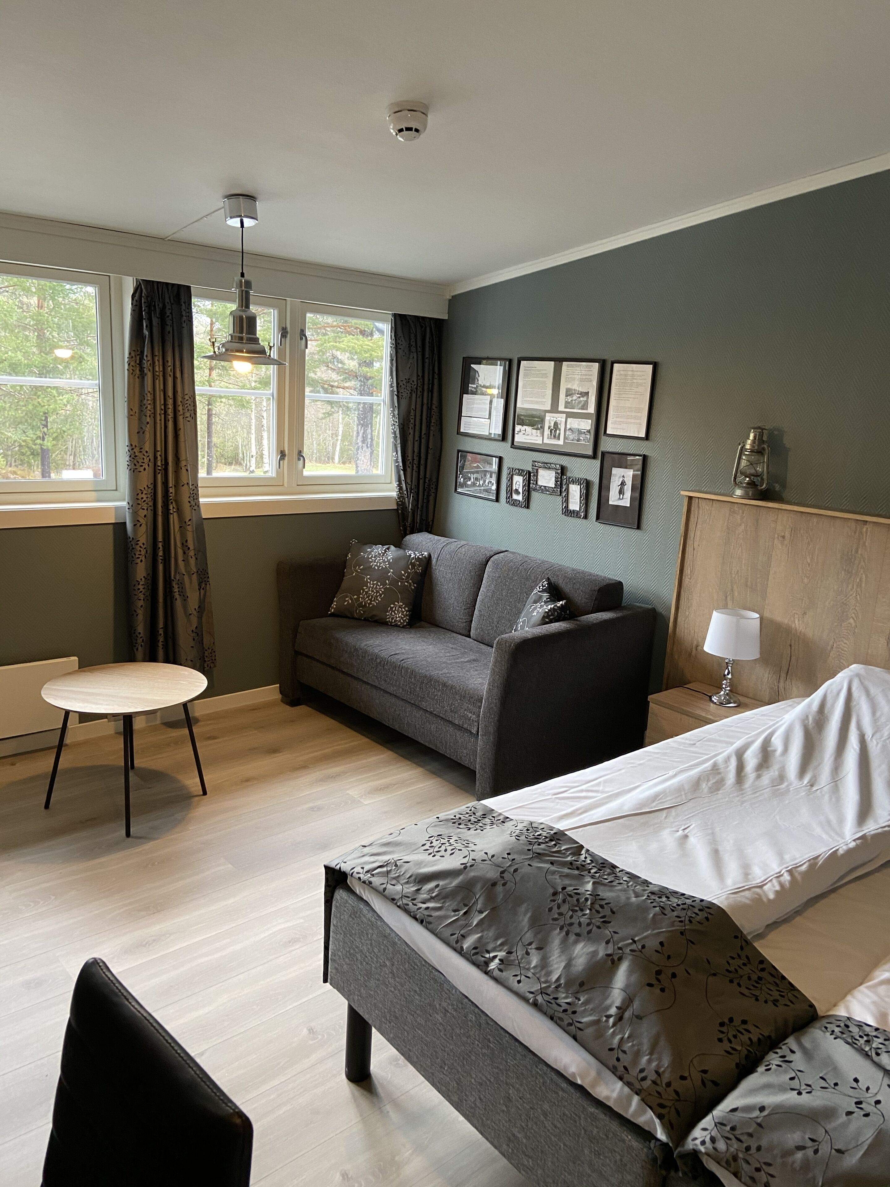 Basic-Doppelzimmer | Verdunkelungsvorhänge, Zustellbetten, kostenloses WLAN, Bettwäsche