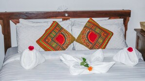 Desk, soundproofing, iron/ironing board (on request), WiFi (free) - Sinzia Villas (Arusha)