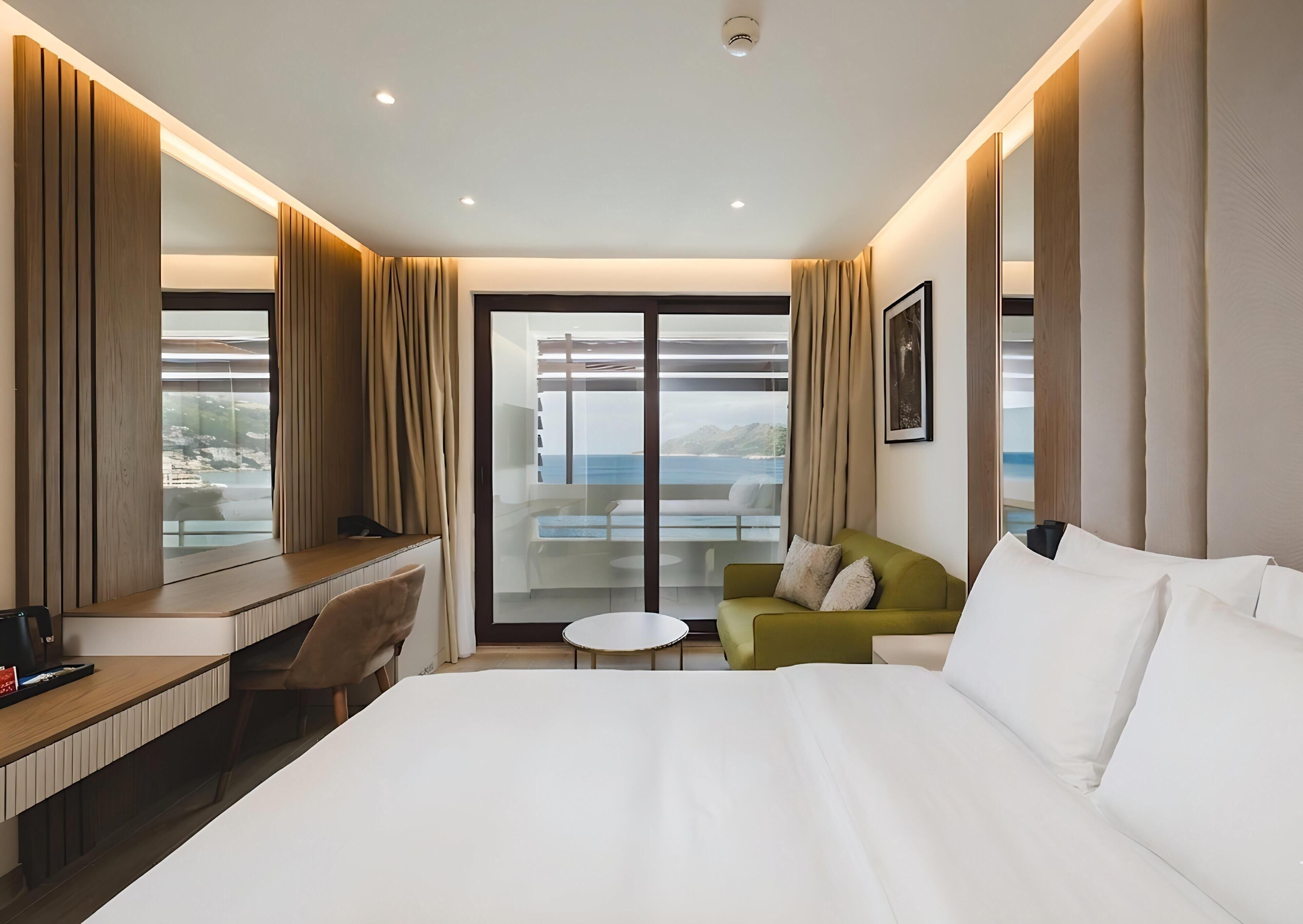 Minibar, coffres-forts dans les chambres, bureau, Wi-Fi gratuit