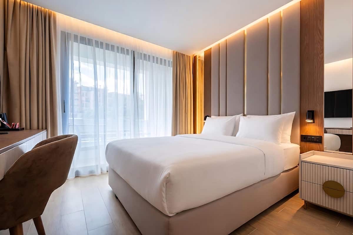 Quarto standard | Frigobar, cofres nos quartos, escrivaninha, Wi-Fi de cortesia