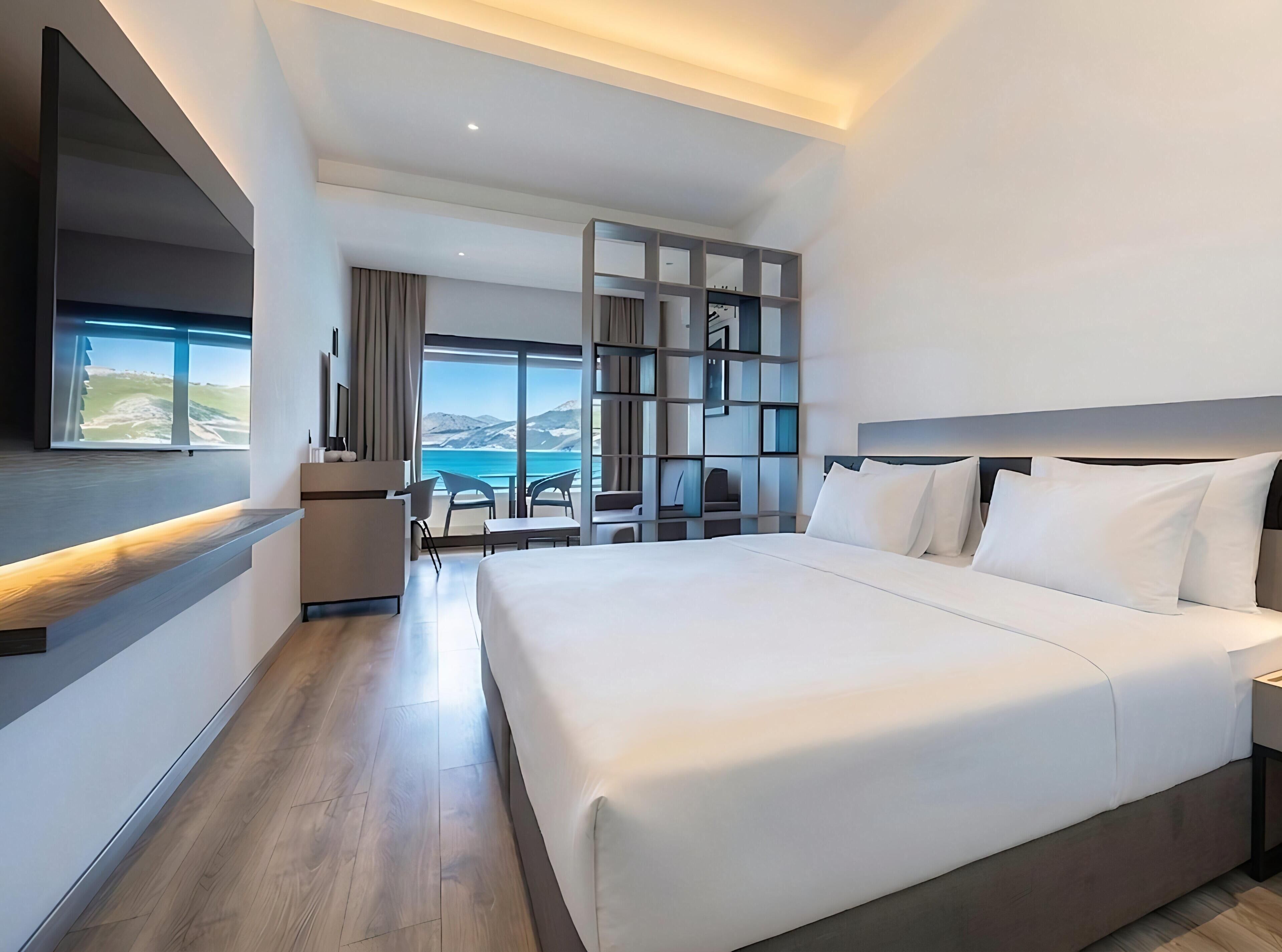 Superior Room, Sea View | Minibar, in-room safe, desk, free WiFi