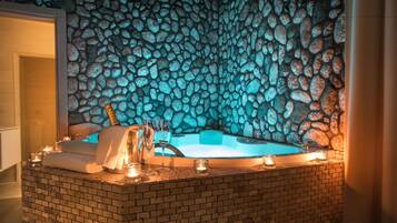 Honeymoon Suite | Bathroom
