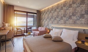 Minibar, in-room safe, desk, free WiFi - Radisson Resort Ruza Vjetrova (Bar)