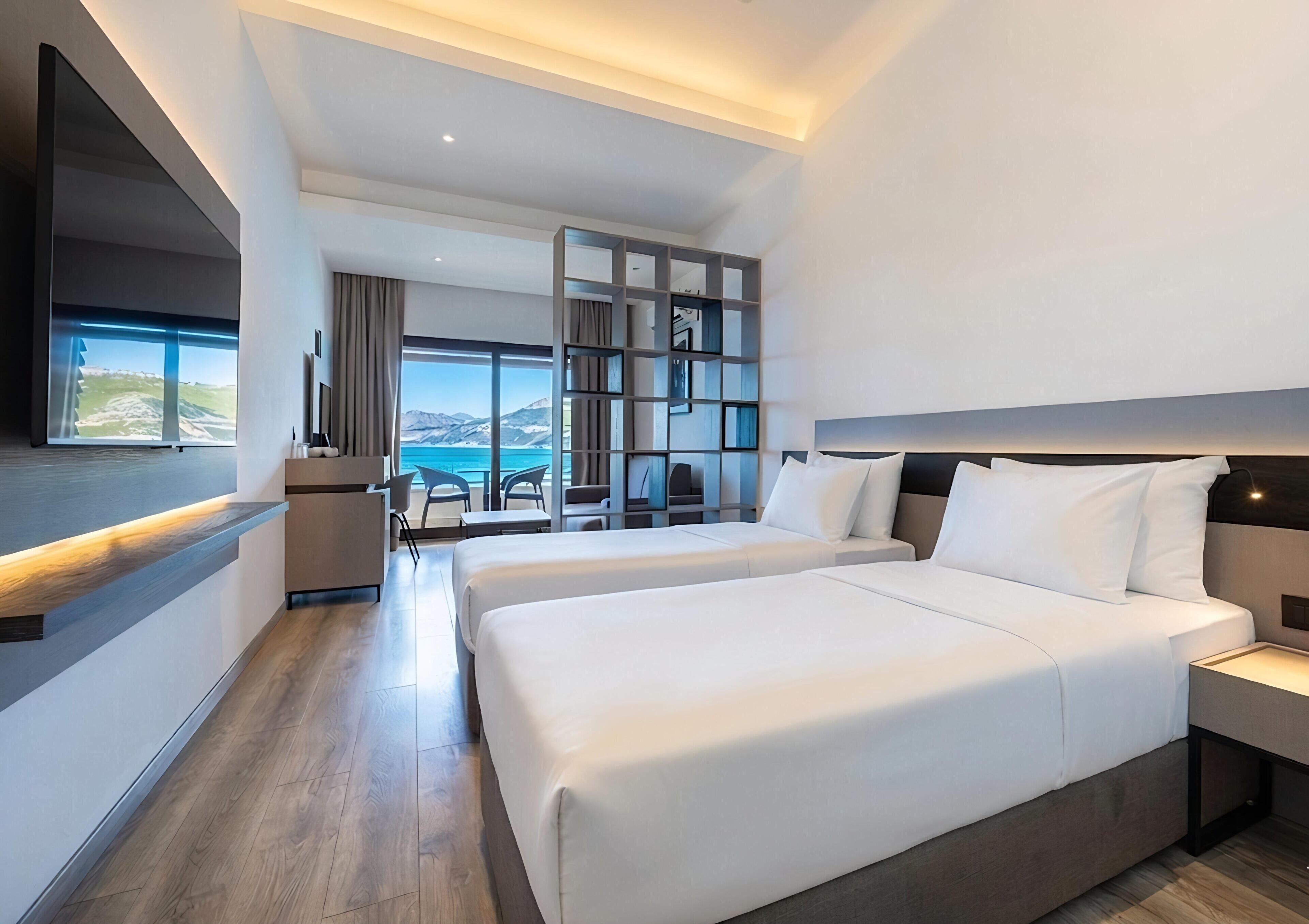 Quarto superior, vista para o mar | Frigobar, cofres nos quartos, escrivaninha, Wi-Fi de cortesia