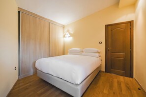 Minibar, coffres-forts dans les chambres, bureau, Wi-Fi gratuit