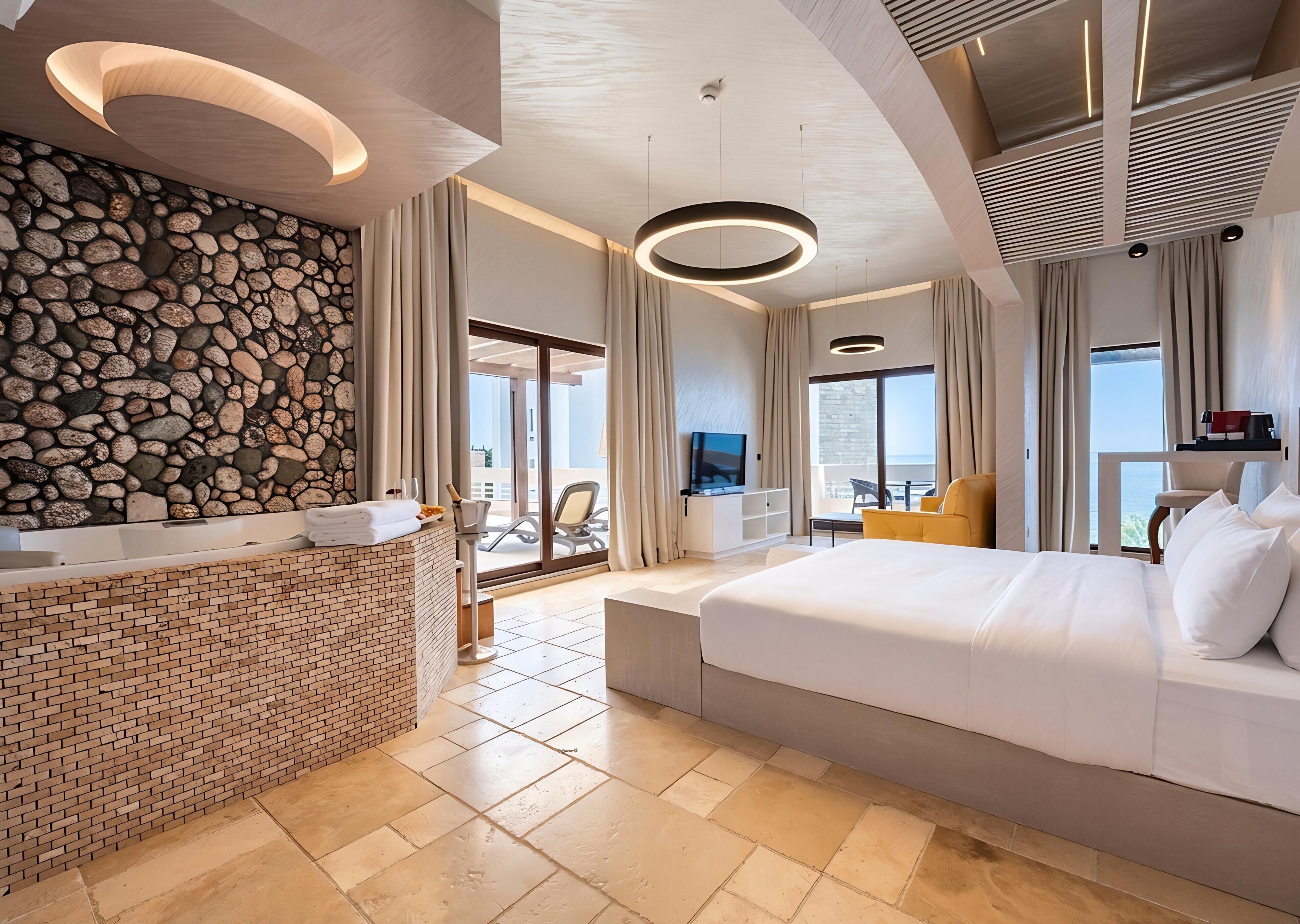 Suíte, banheira de imersão, vista para o mar | Frigobar, cofres nos quartos, escrivaninha, Wi-Fi de cortesia