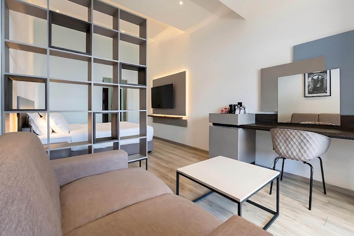 Quarto superior | Frigobar, cofres nos quartos, escrivaninha, Wi-Fi de cortesia