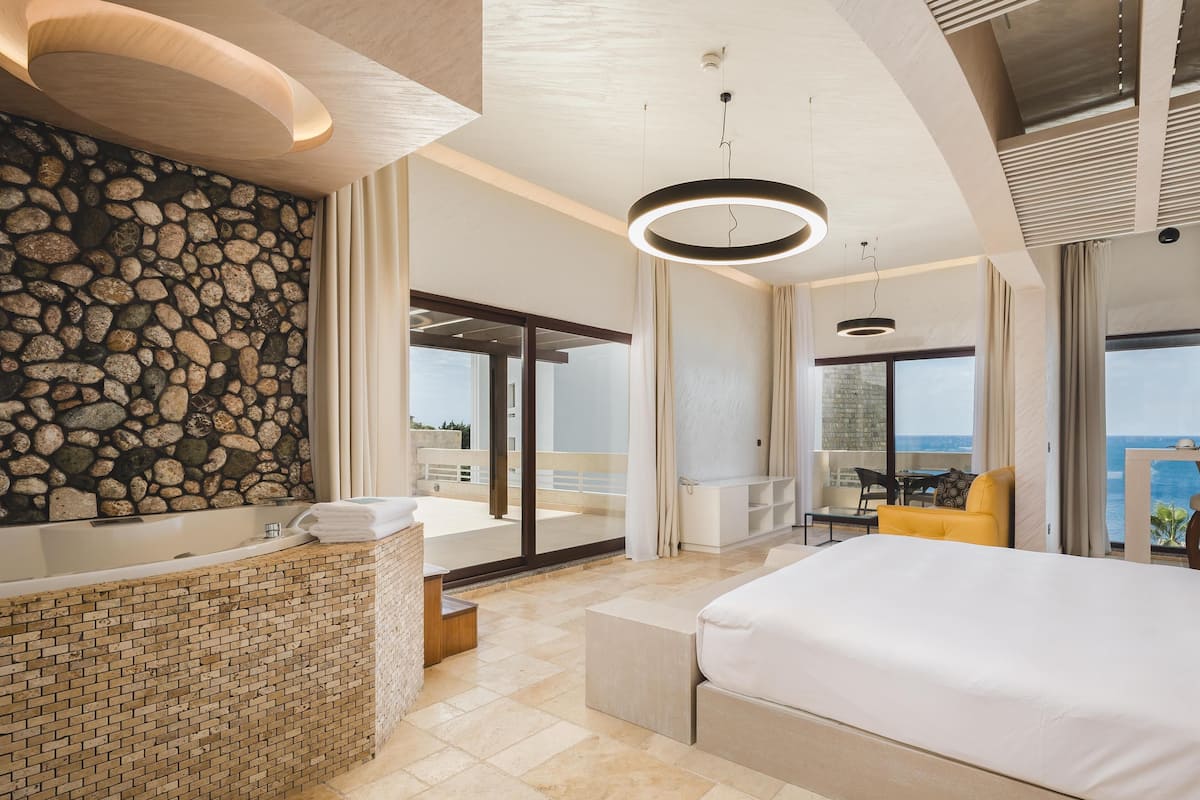 Suite, Hot Tub, Sea View | Minibar, in-room safe, desk, free WiFi