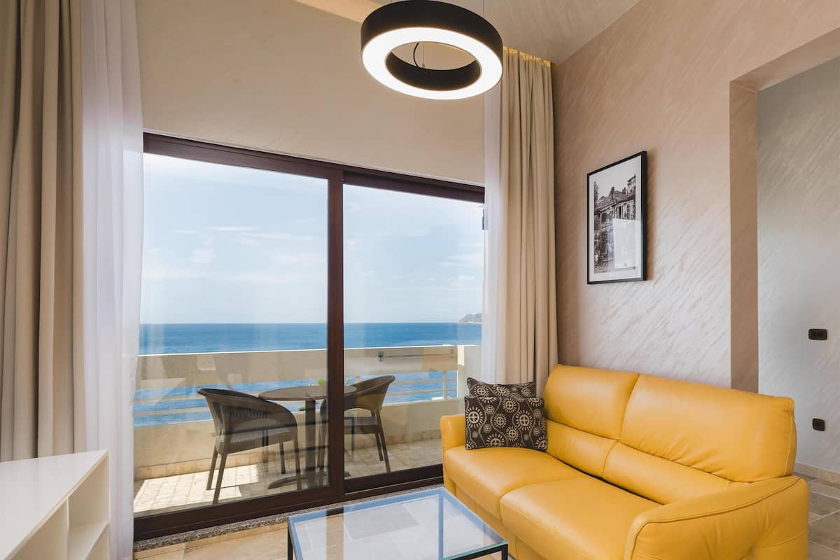 Suite, Hot Tub, Sea View | 1 bedroom, minibar, in-room safe, desk
