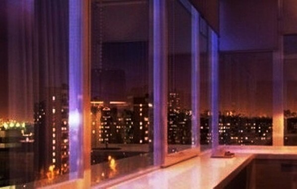 Deluxe-huoneisto, 1 makuuhuone, jokinäköala, rannan lähellä | Parveke