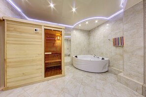 Huoneisto, 1 makuuhuone, poreamme (Sauna, Balcony) | Kylpyhuone | Suihku, pyyhkeet