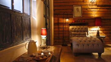 Junior Suite. 1 Queen Bed with Sofa Bed | In-room safe, individually furnished, desk, iron/ironing board