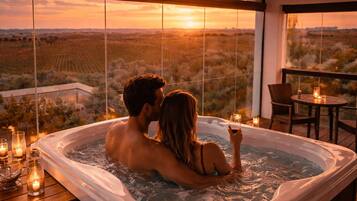 Luxury-Doppelzimmer, Balkon | Hochwertige Bettwaren, Betten mit Memory-Foam-Matratzen, Minibar