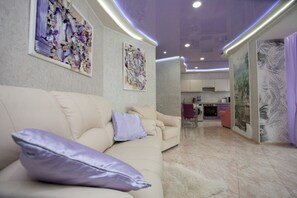 Living area - InnHome Apartments - Revolution Square (Chelyabinsk)