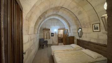 Standard Double or Twin Room | Desk, soundproofing, iron/ironing board, rollaway beds