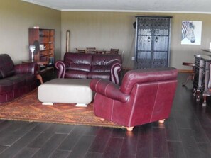 Lobby sitting area - Thobolo's Bush Lodge (Kachikau)
