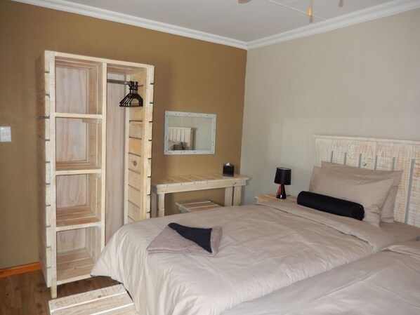 2 bedrooms, in-room safe, desk, free WiFi - Thobolo's Bush Lodge (Kachikau)