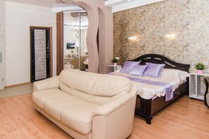 Hypo-allergenic bedding, desk, soundproofing, iron/ironing board - InnHome Apartments - MOPRa Square (Chelyabinsk)