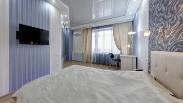 Apartment, 1 Schlafzimmer, Whirlpool (on MOPRa sqr., 9) | Allergikerbettwaren, Schreibtisch, schallisolierte Zimmer