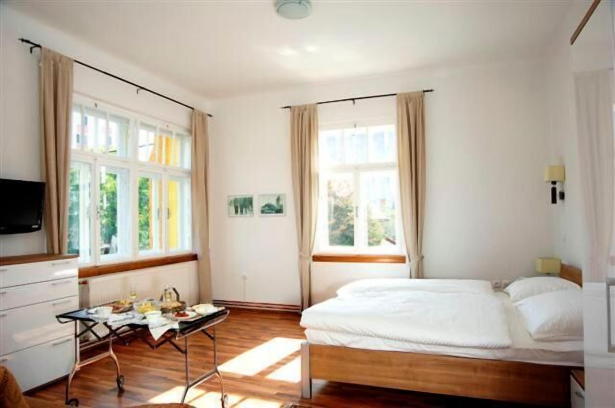 minibar, in-room safe, desk, free wifi